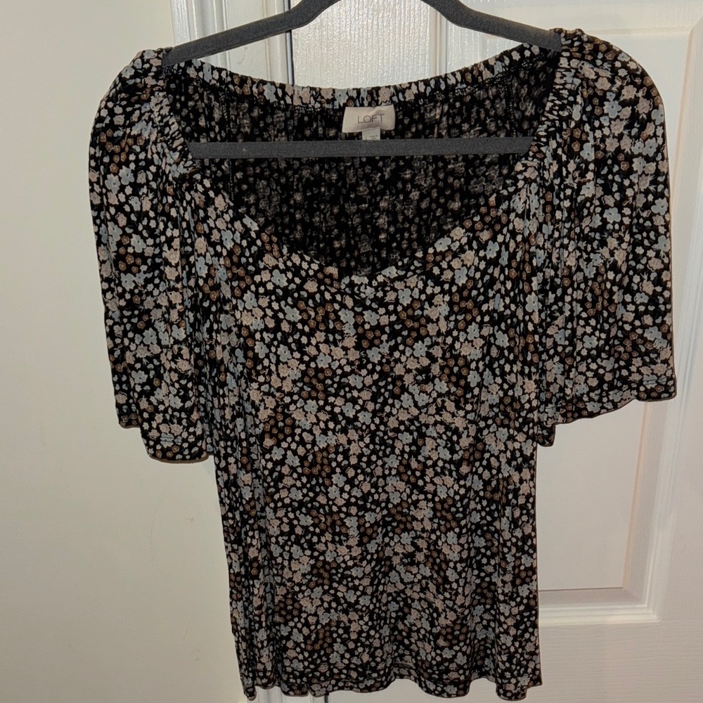 LOFT Black Floral Scoop-Neck Short Sleeve Tee